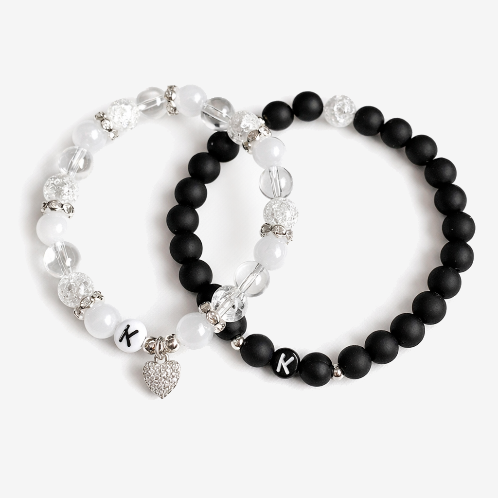 SET: Partnerarmbänder mit Initialen und Zirkonherz