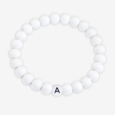 Mattweißes Armband mit Initiale
