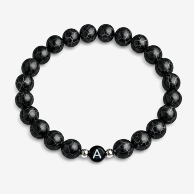 Schwarzes marmoriertes Armband mit Initiale, silberne Komponenten